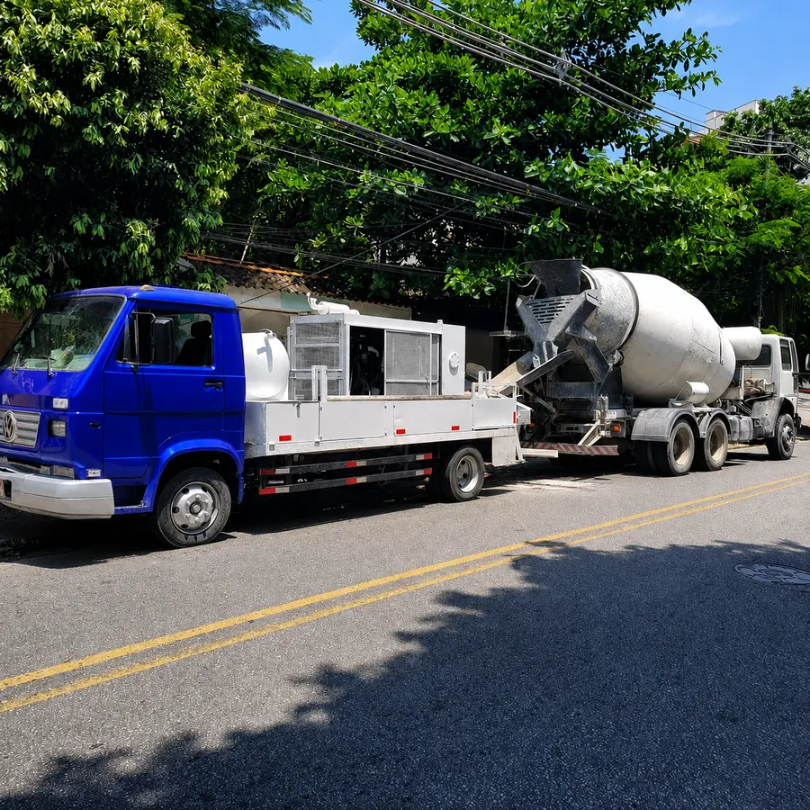 Caminhão de concreto (caminhão betoneira) e equipamento de bombeamento da Teramix